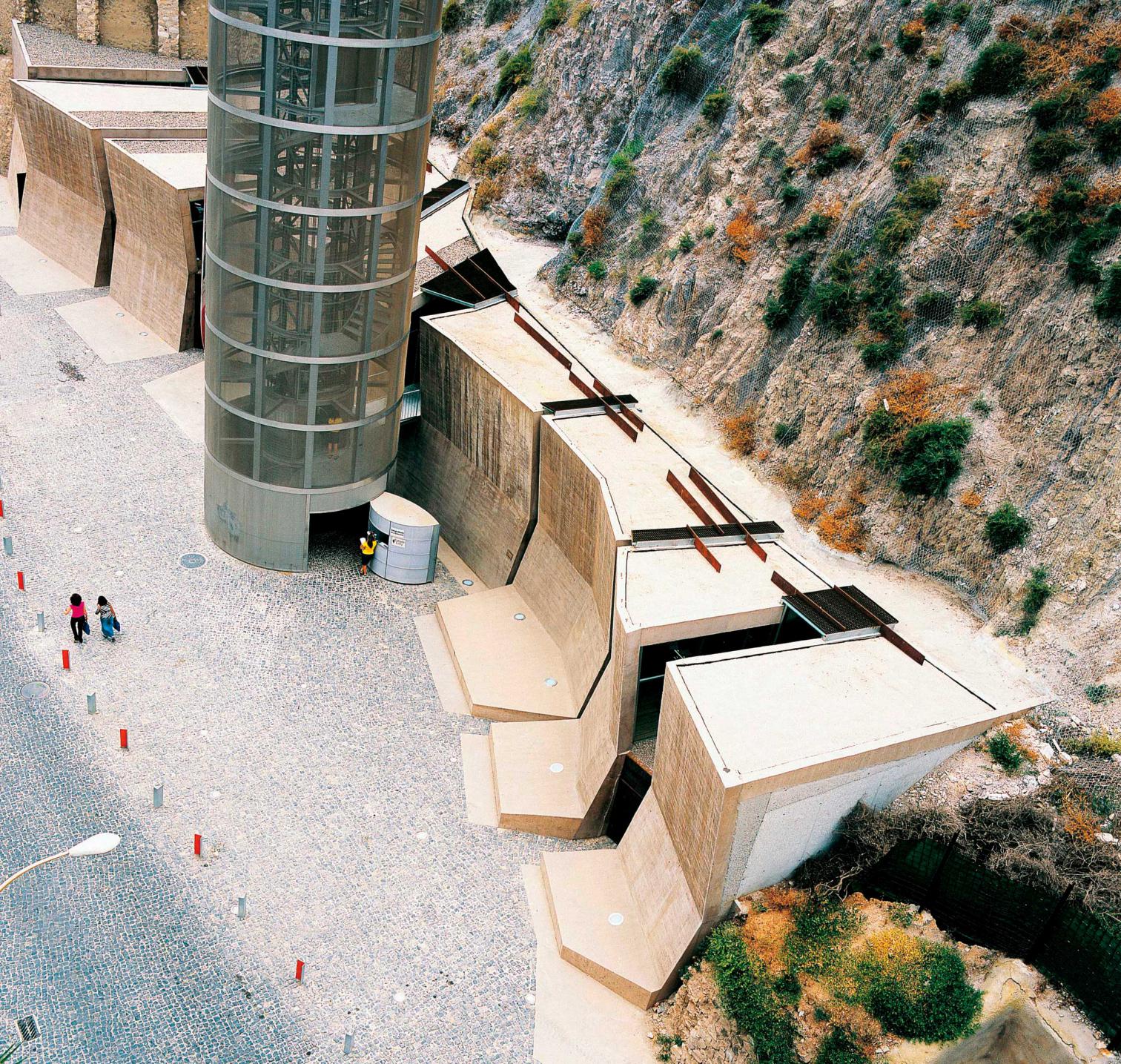 钢构电梯塔与办公楼 | 连接历史与现代的创意之作-11