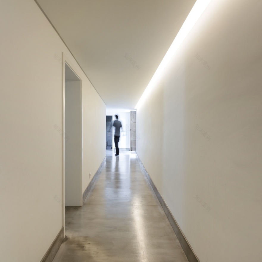 葡萄牙 Setúbal House 的现代改造丨João Tiago Aguiar Arquitectos-41