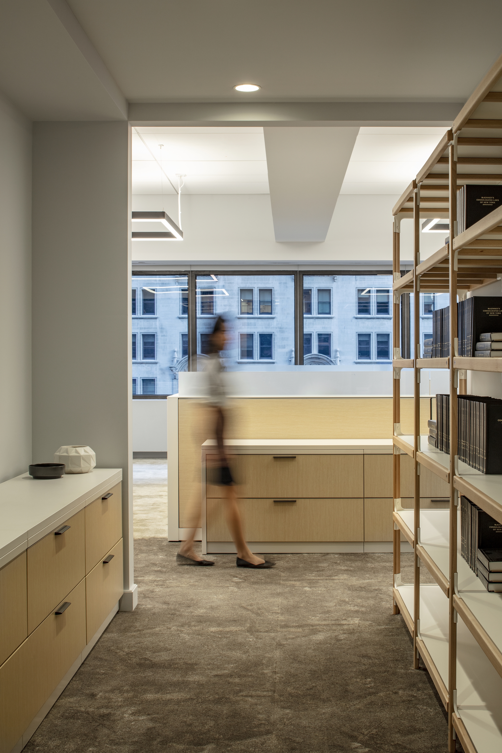 纽约机密公共服务公司办公室设计-12