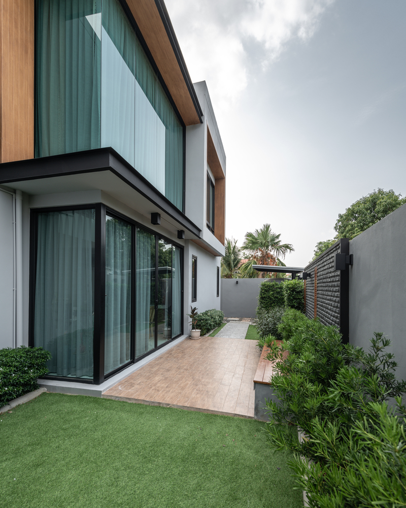 泰国 Petchaburi 私人住宅与诊所,和谐融入环境,功能与美学兼具-26