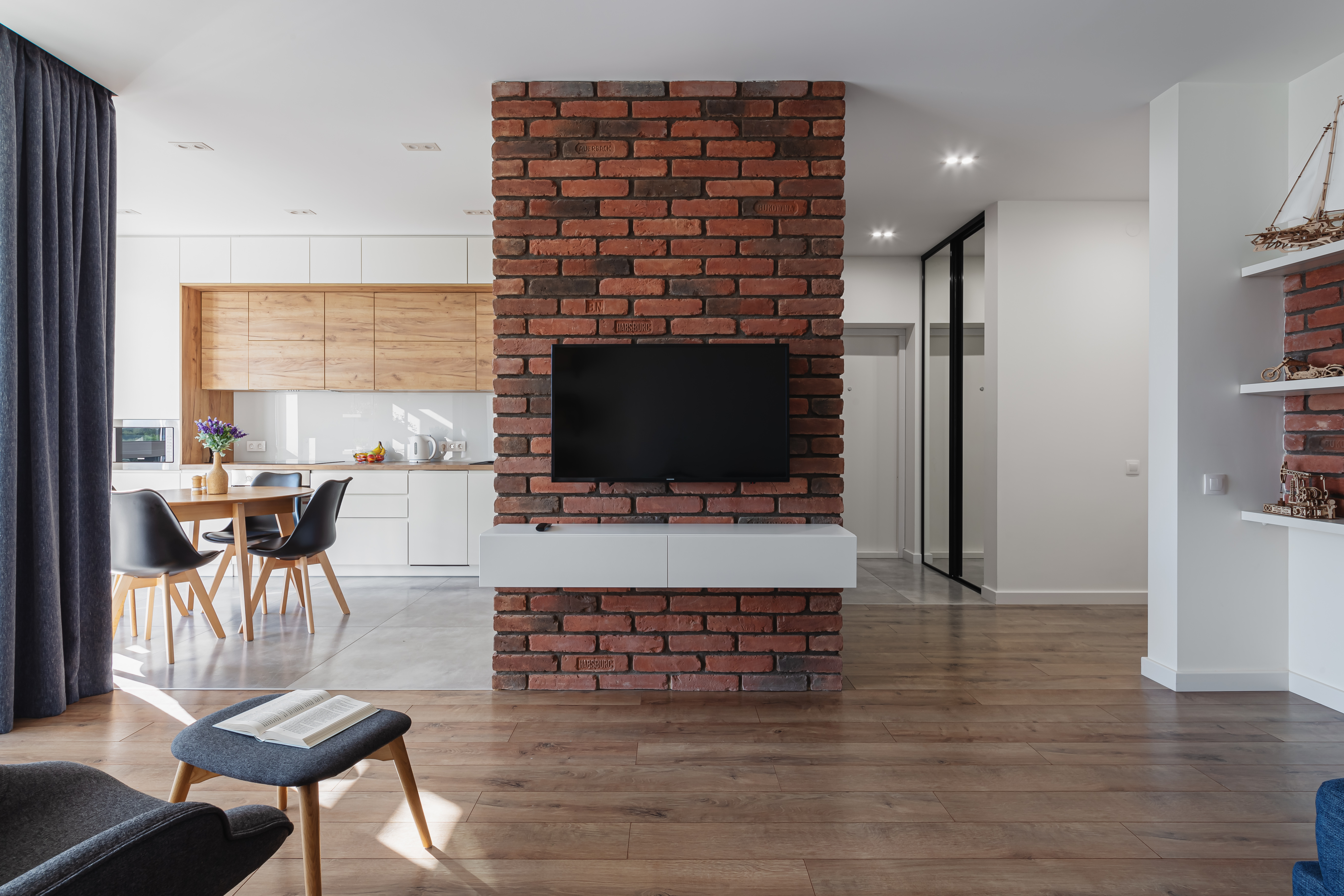 LVV10A（由于这看起来是一个特定的型号、代码等，通常直接保留原样即可）丨乌克兰利沃夫丨LPS architects-9