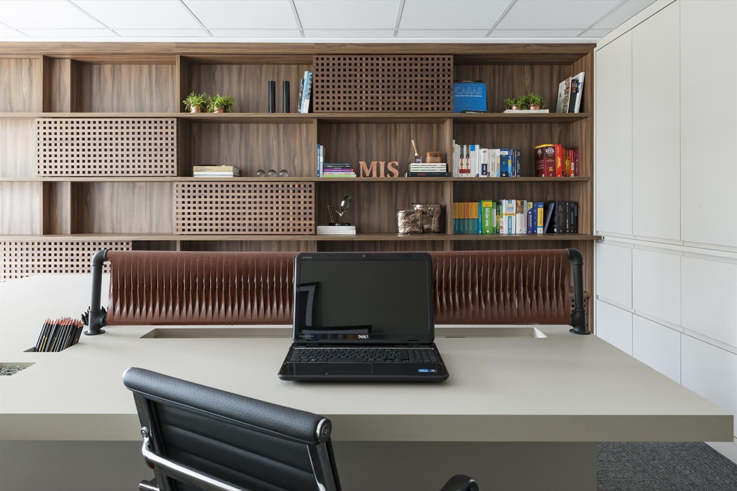 绿色工作大道 · MIS Arquitetura 的木质现代办公室设计-4