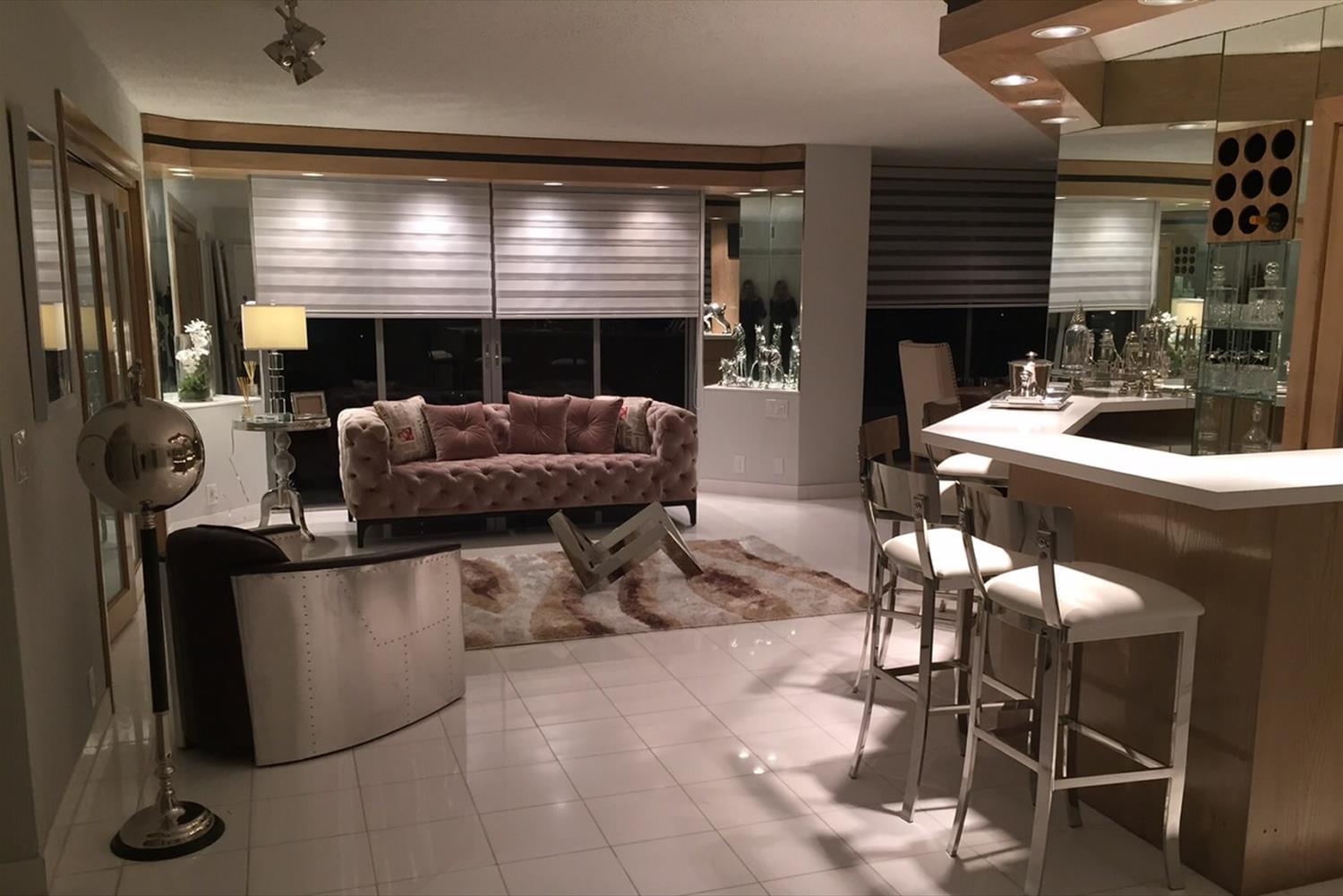 现代舒适公寓设计，木质元素打造温馨家居-3