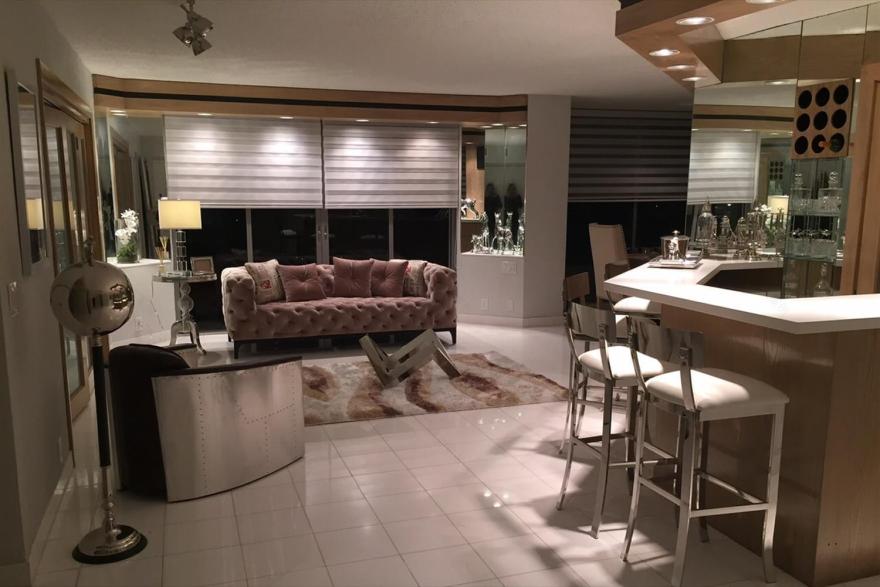 现代舒适公寓设计,木质元素打造温馨家居-3