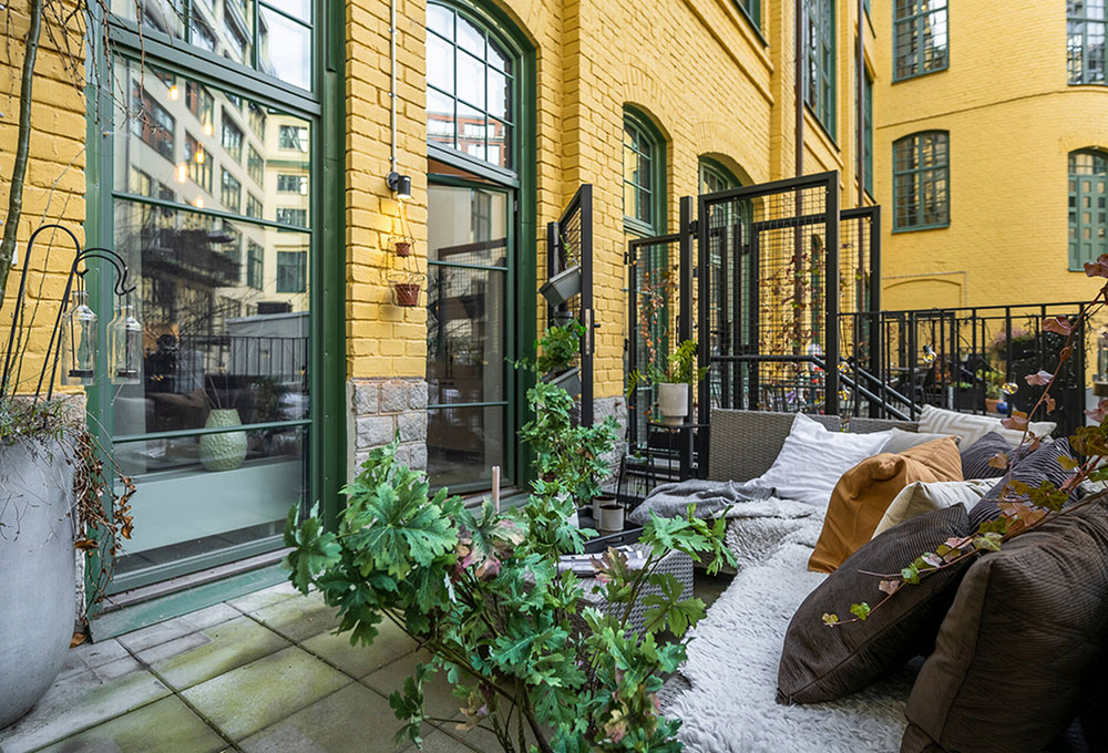 工业风独户公寓,超高天花板与私人露台-23