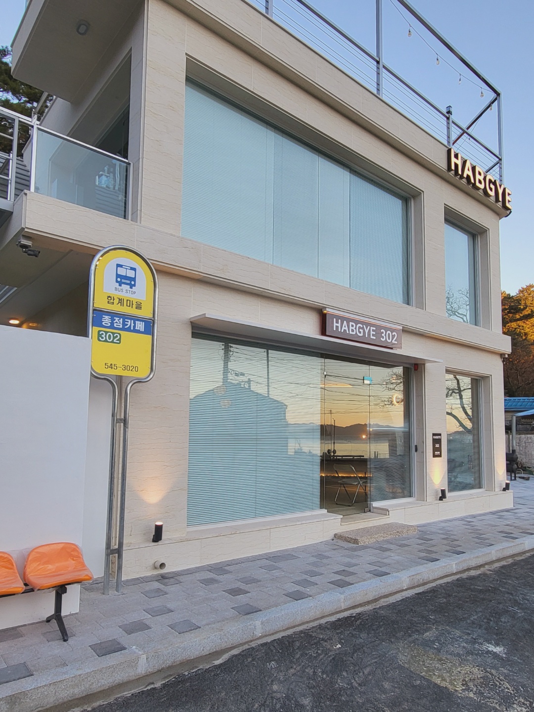 40 坪高级感十足的韩国窗源咖啡厅设计-25