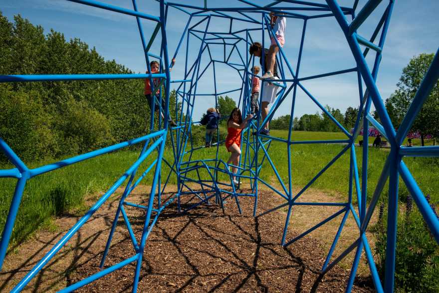 2019 加拿大国际花园节 | 彩色“岩石”结构装置引人入胜-18