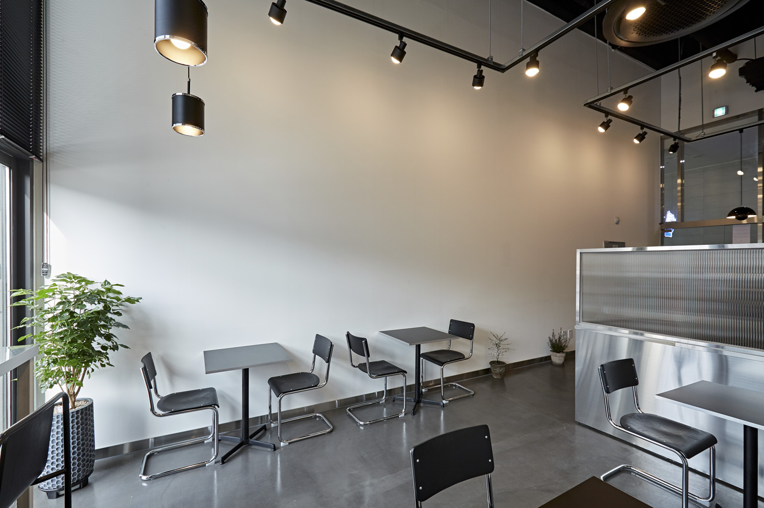 极简风 11 坪咖啡店，打造舒适空间-7