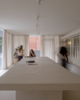 Unwhite Office / brenzo