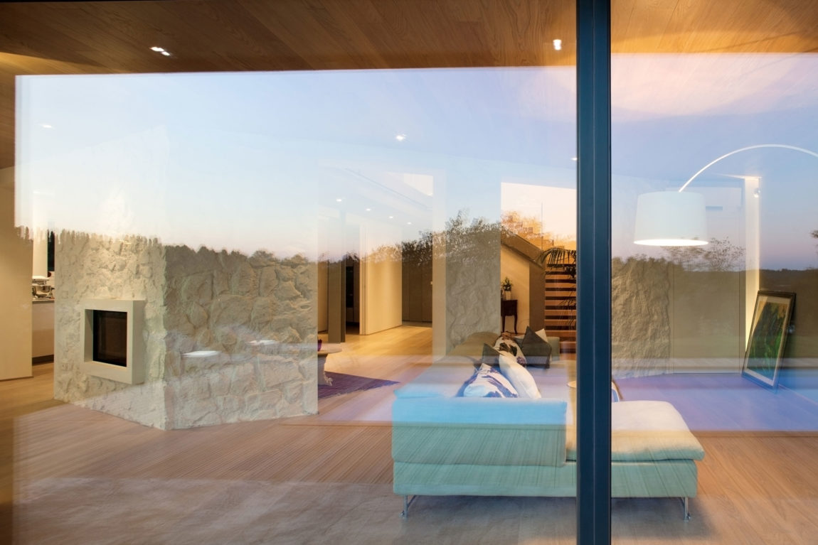 意大利乌迪内别墅现代改造,自然光与空间完美融合-8