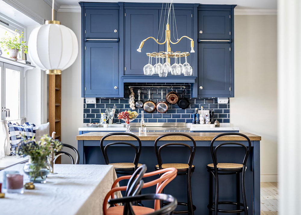 瑞典独特公寓设计，阁楼卧室墙纸亮点-11