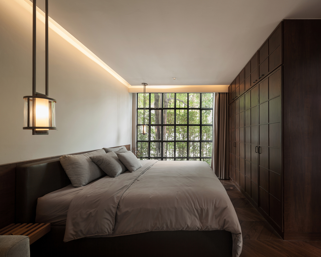 泰国曼谷“花鸟房”翻新设计，自然光与钢结构完美融合-48