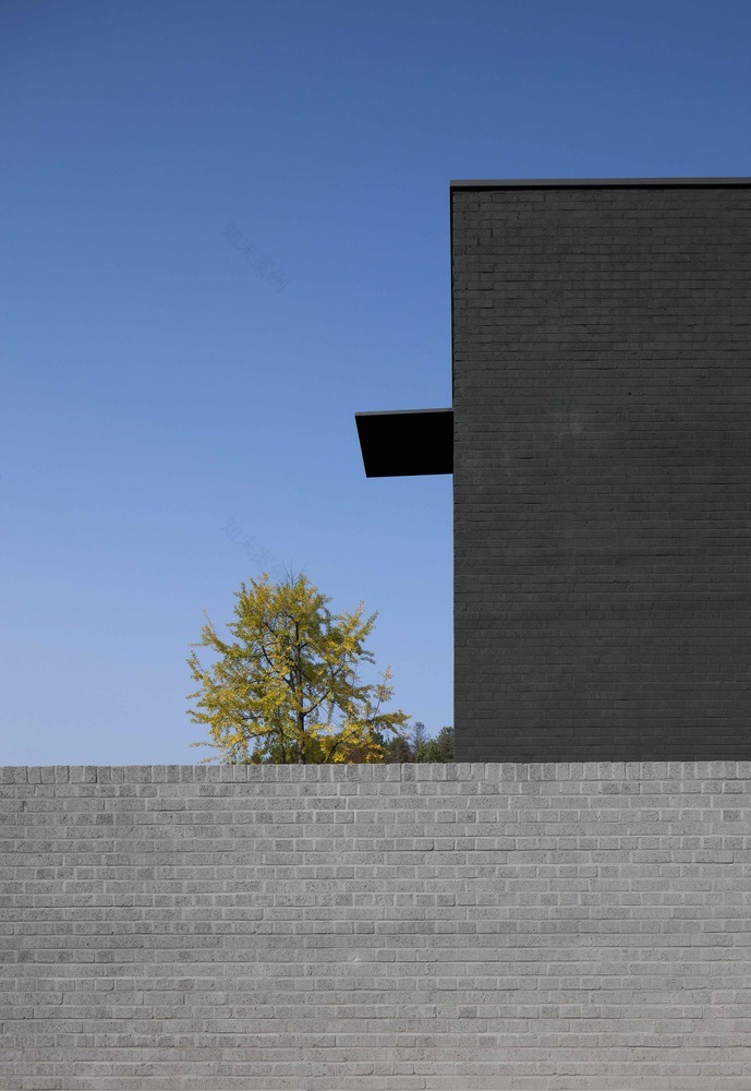 双家庭住宅的极简与古典之美-57