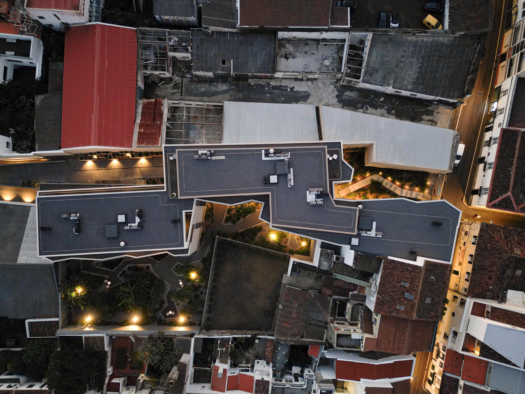 ERNESTO DO CANTO住宅区丨葡萄牙蓬塔德尔加达丨BOX arquitectos-15