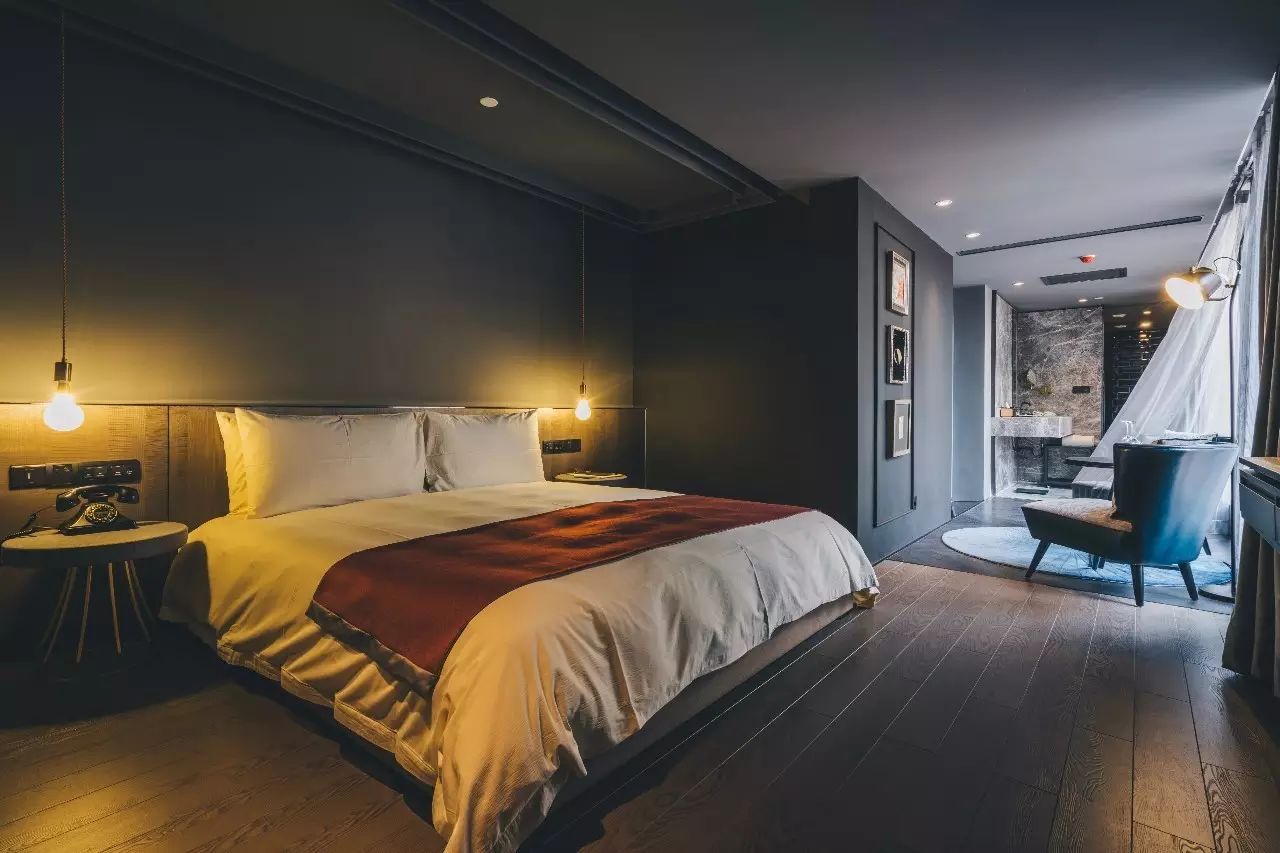 偶遇名人，成为演员，人生最好的遇见就是住这里-18