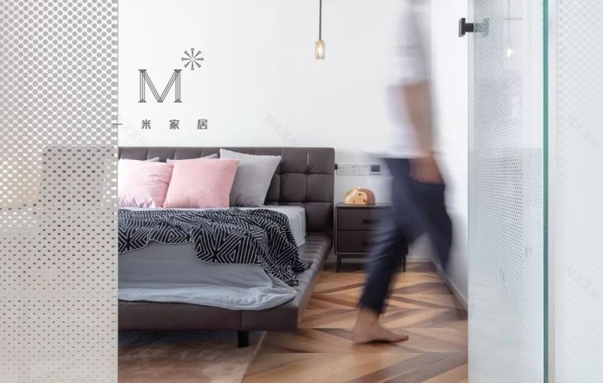 新时代女性独居空间,粉色浪漫与灰色简约的完美结合-45