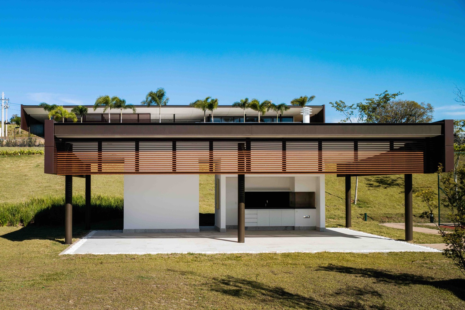 巴西自然景观中的社交俱乐部总部-53