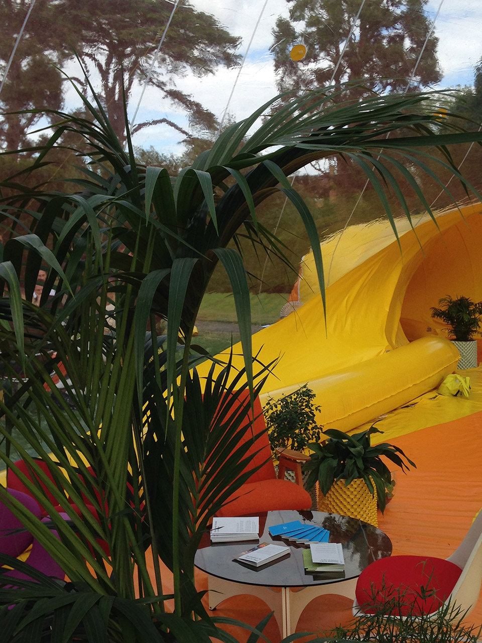 东伦敦的黄色大泡泡 / Dosis-64