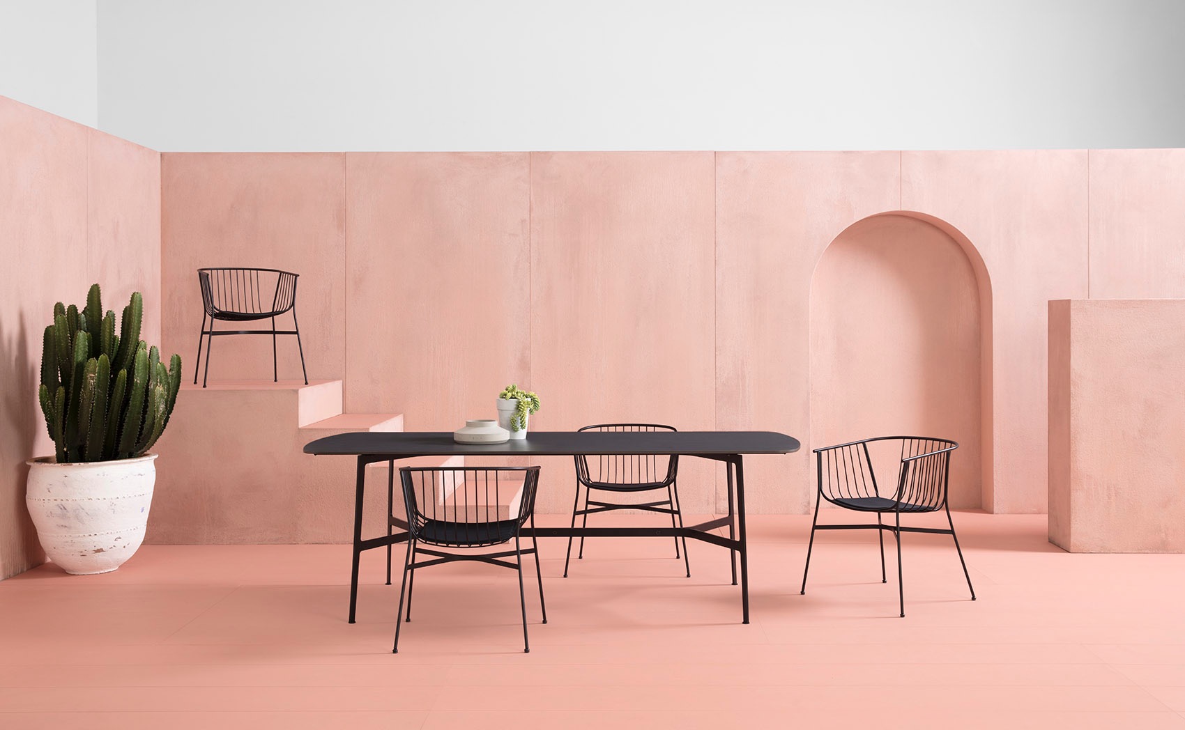 金属条纹桌椅系列 / Tom Fereday-3