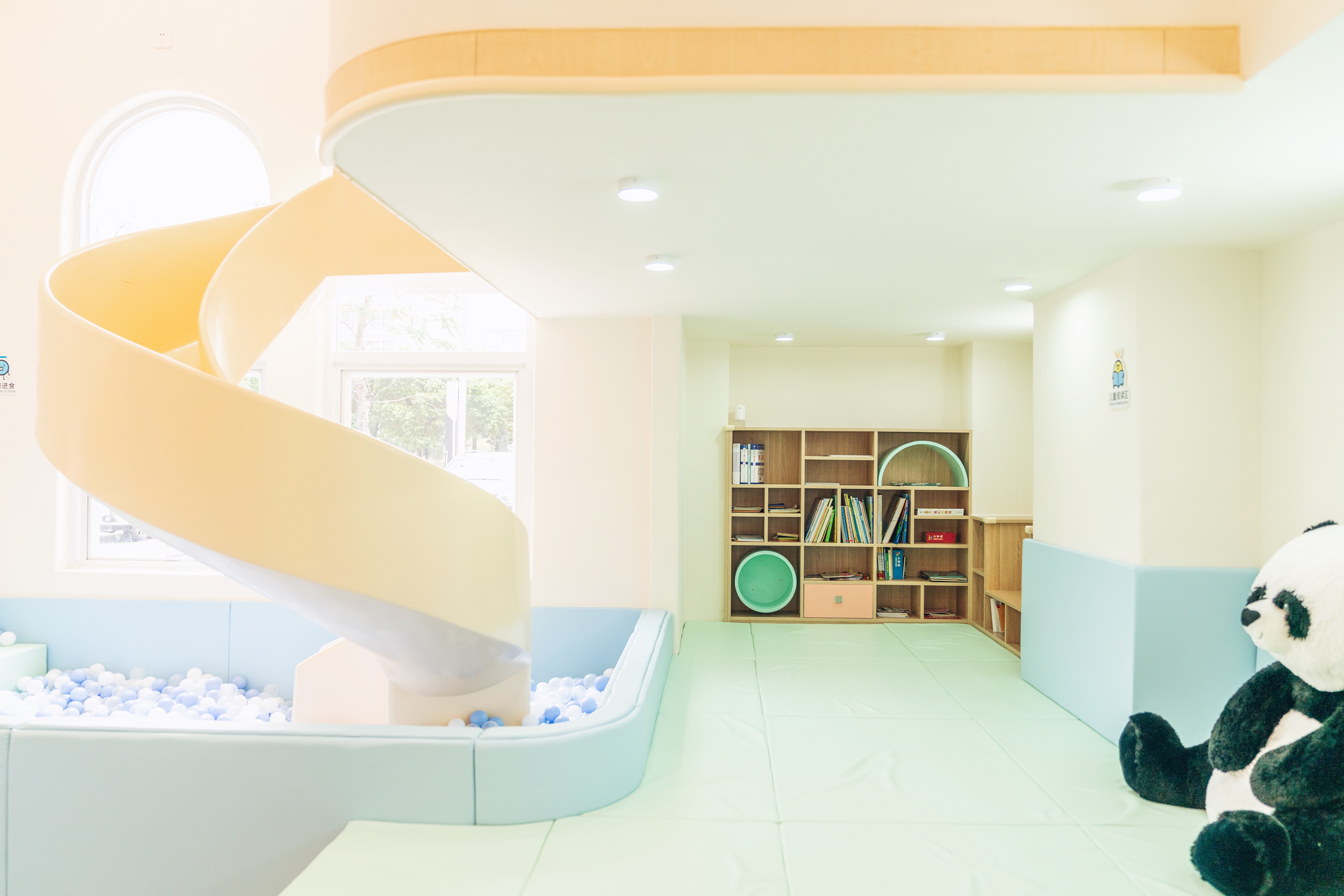 吐泡泡亲子游泳俱乐部广州白云店设计案例丨中国广州丨意匠工作室-12