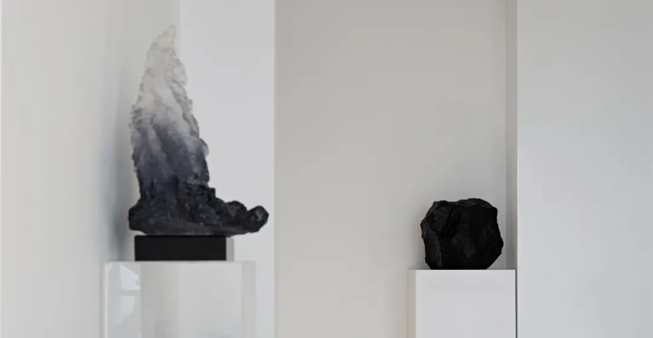 星河山海半岛顶层会所 | 黑与白的极简平衡之道-31