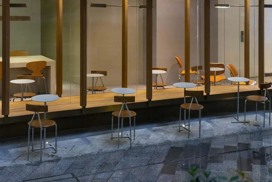 泊于人流中的“船”·The Ninth Coffee 上海首店丨中国上海丨方书君工作室-43