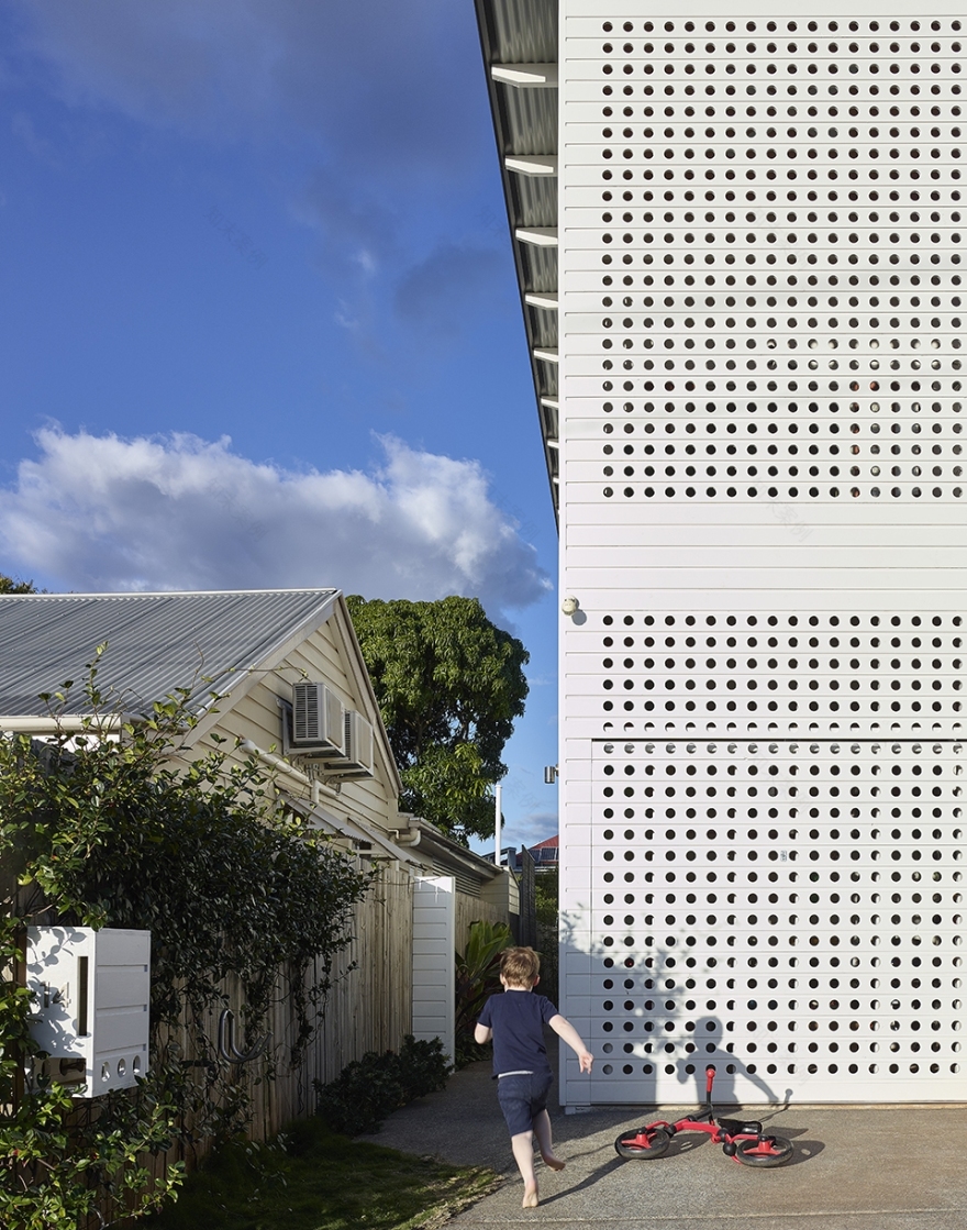 双体住宅 | 紧凑空间与功能的完美结合-7