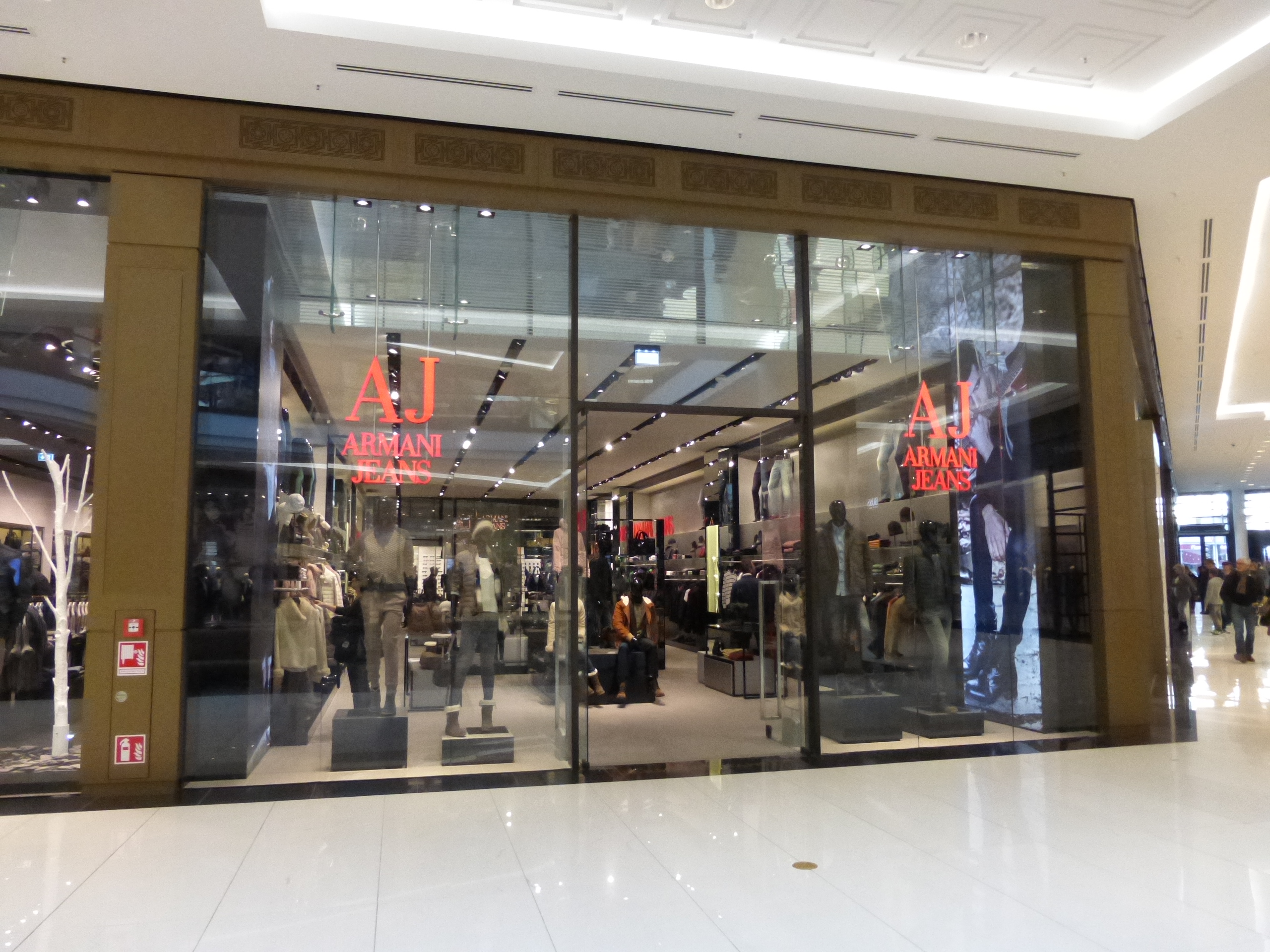 意式风尚席卷德国 | 四城店面设计完美落地-8