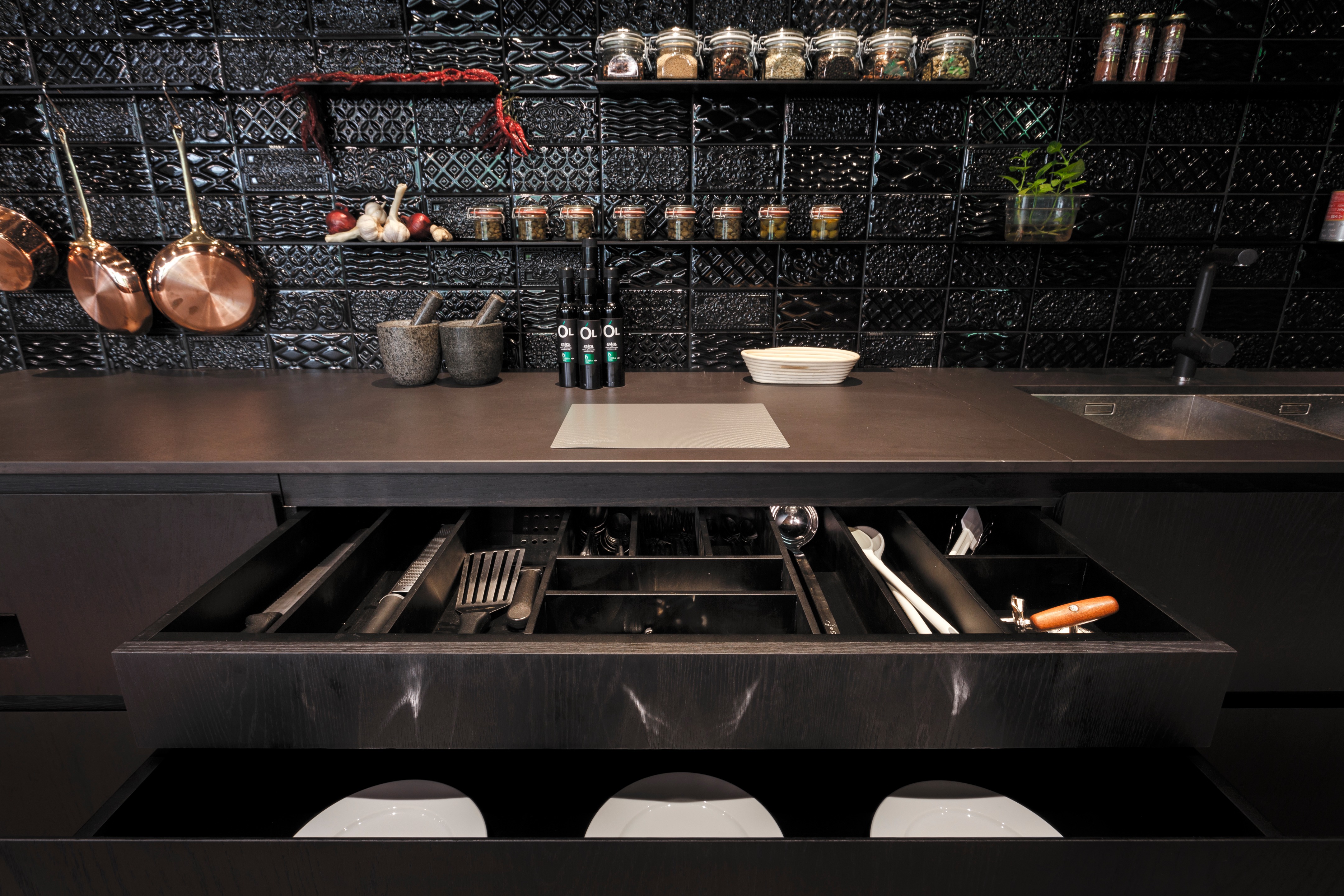 RevoLution Signature Restaurant 旋转厨房设计-36