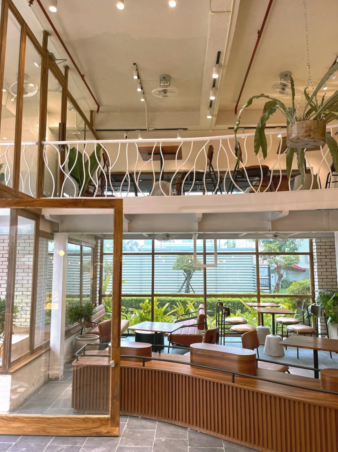 Review Mermon Coffee Royal - Phong Cách "minimalism" đậm chất Hàn Quốc-32