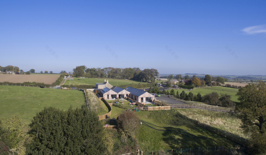 草地上的托儿所,英国 / MailenDesign-51