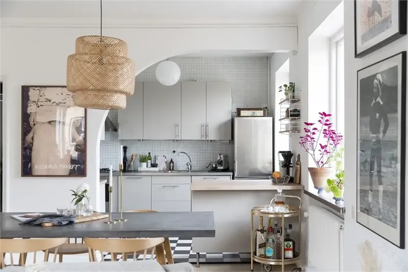 优雅双层公寓,阁楼卧室的独特魅力-1