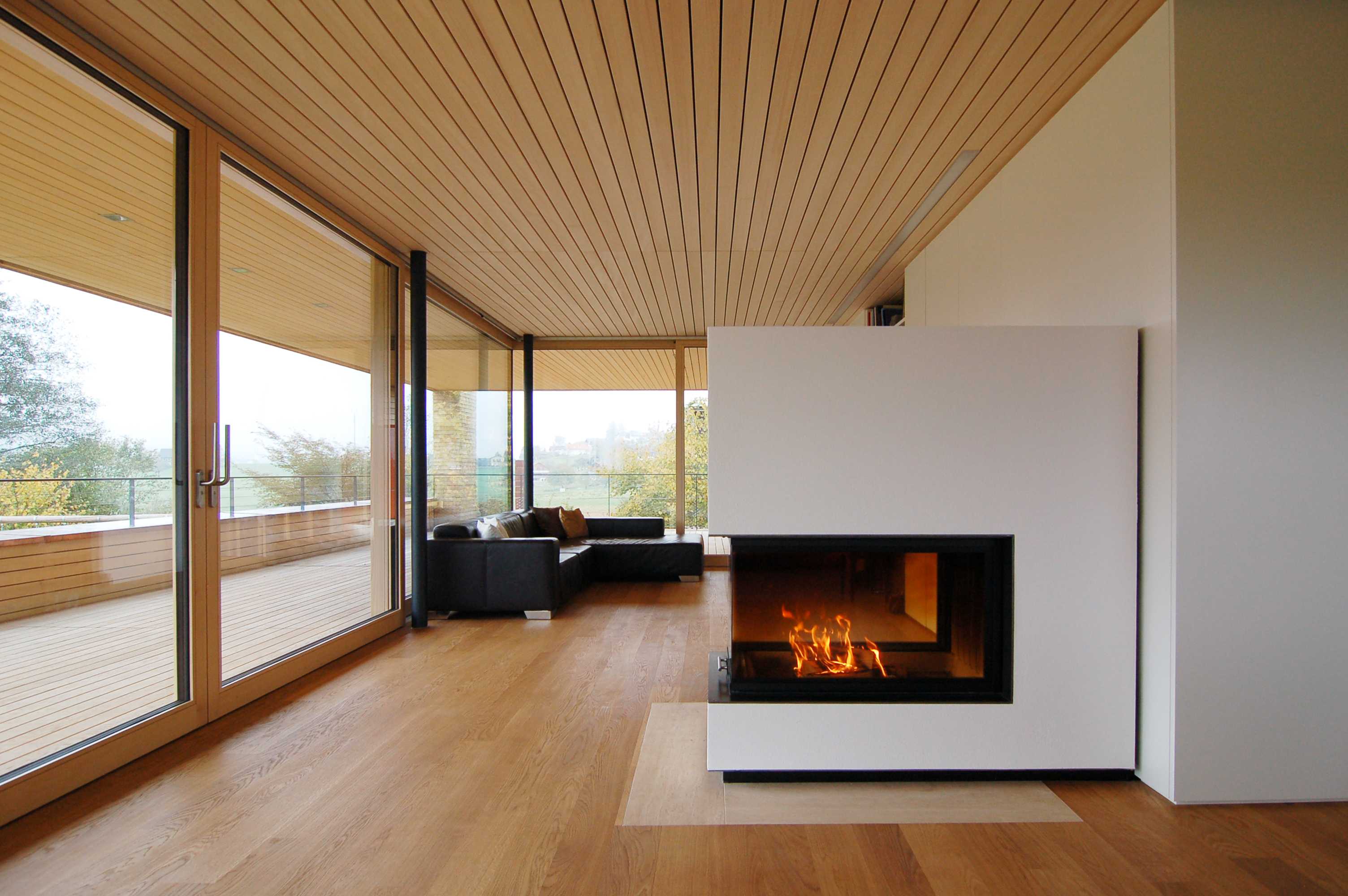 乡间白色松木住宅,融入自然的现代设计-8