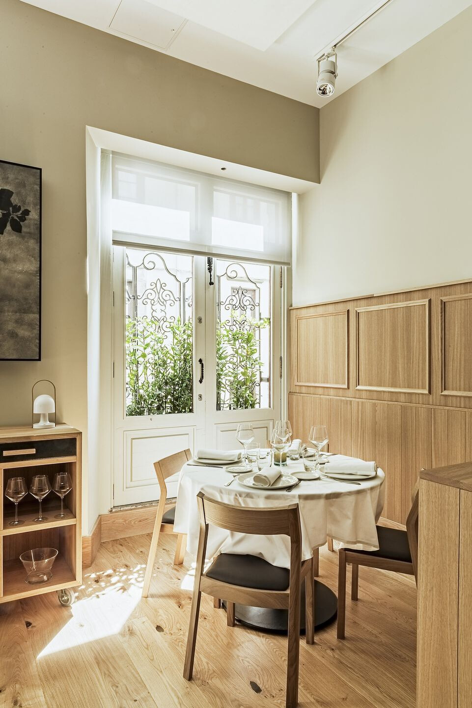 重塑历史印记，打造优雅餐饮空间-15