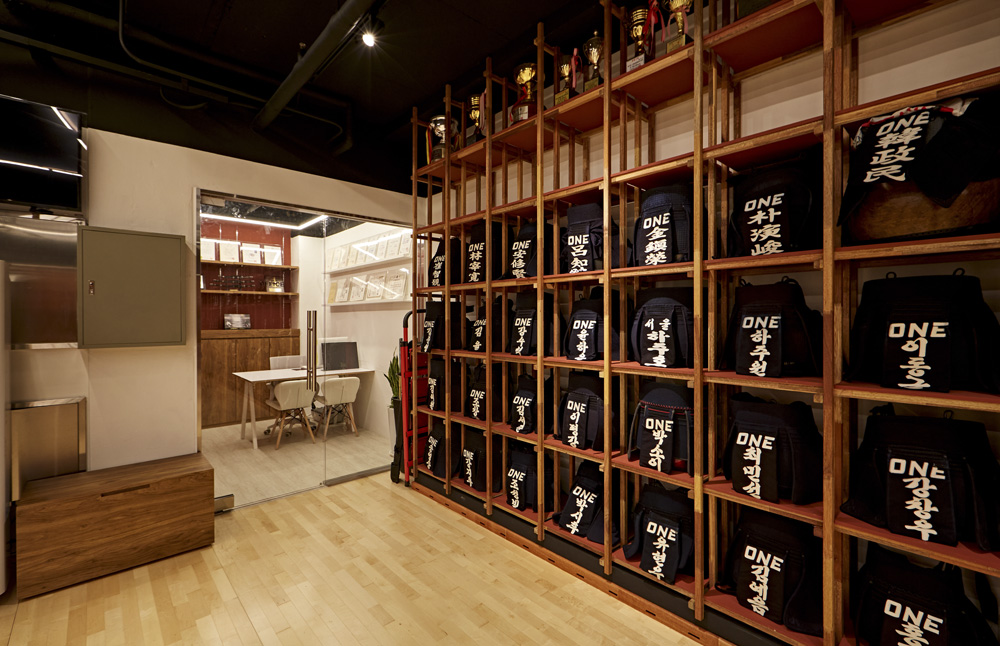 20 平米极简生活，原木风打造温馨小窝-8