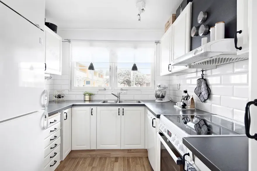 红墙白里,现代家庭的理想之居-5