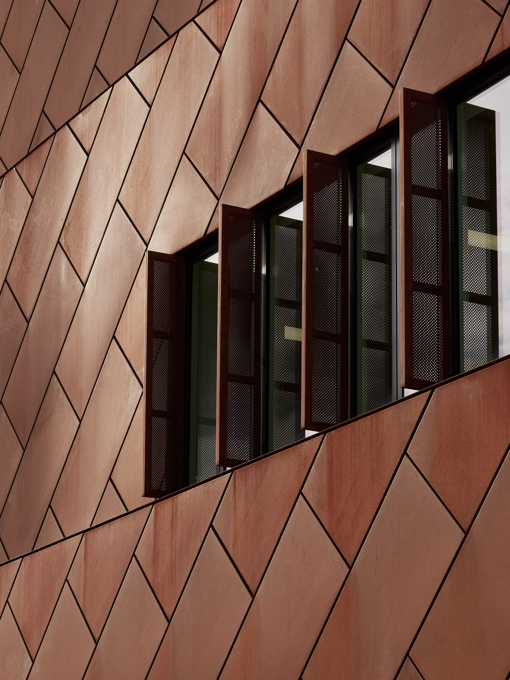 金字形神塔和菱形建筑丨英国伦敦丨Mole Architects-47