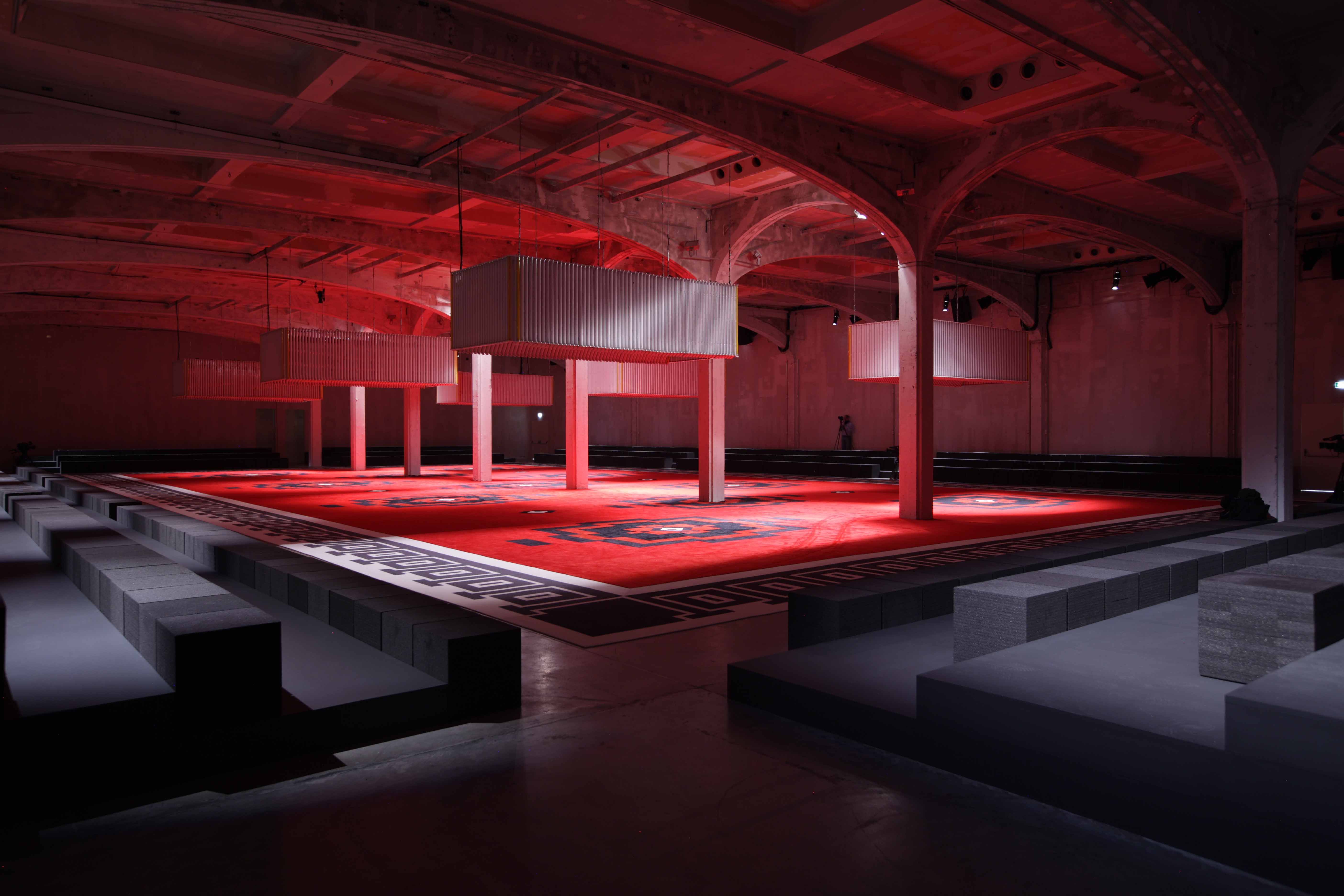 2012 米兰秋冬 Prada 男装秀场设计-3