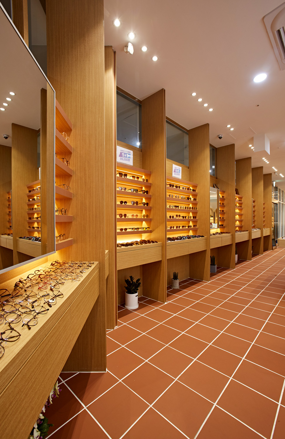 照明点睛之笔 | 高级眼镜店室内设计-16