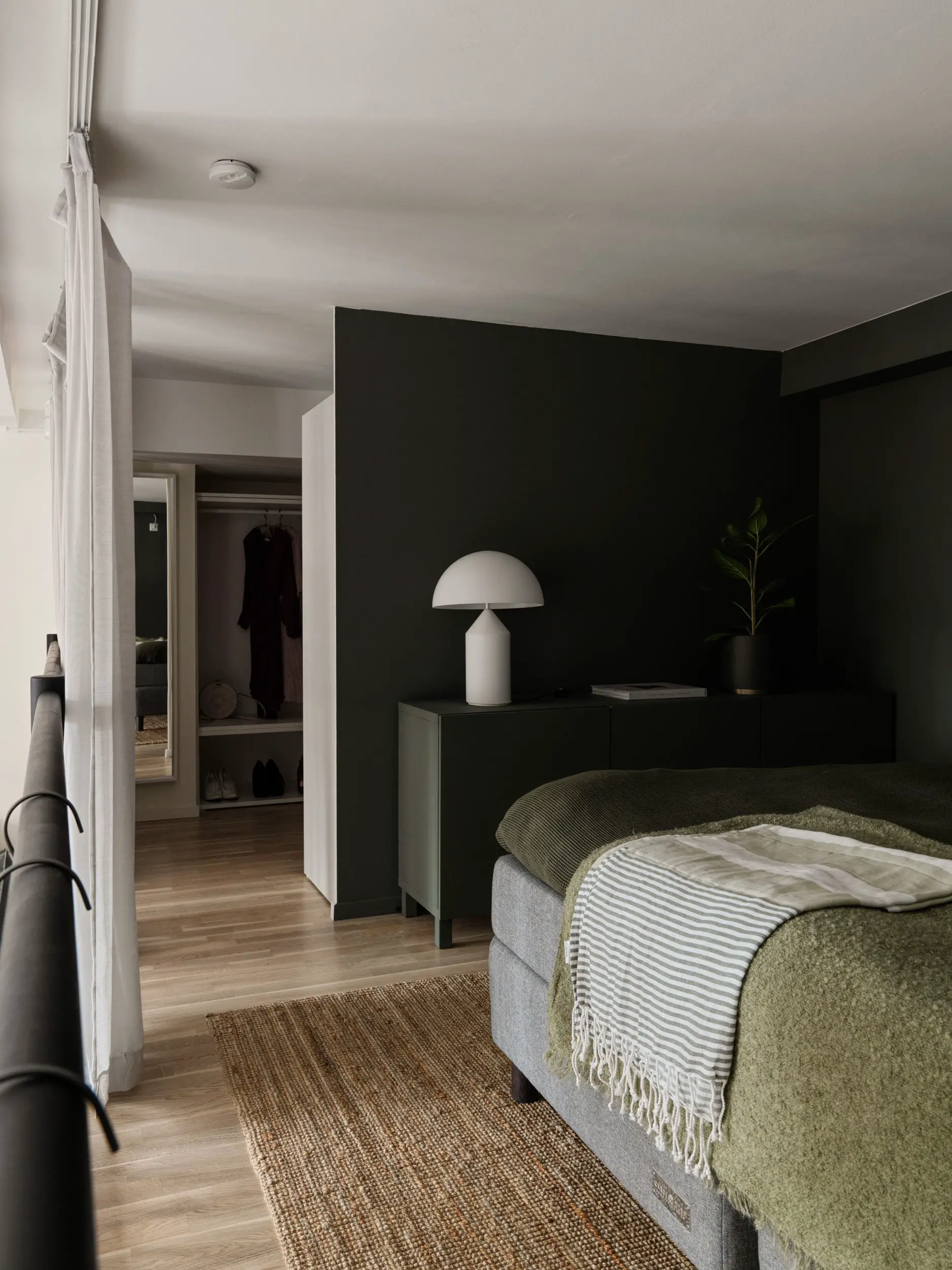 瑞典工业风迷你复式小 loft，绿色点缀完美空间-17