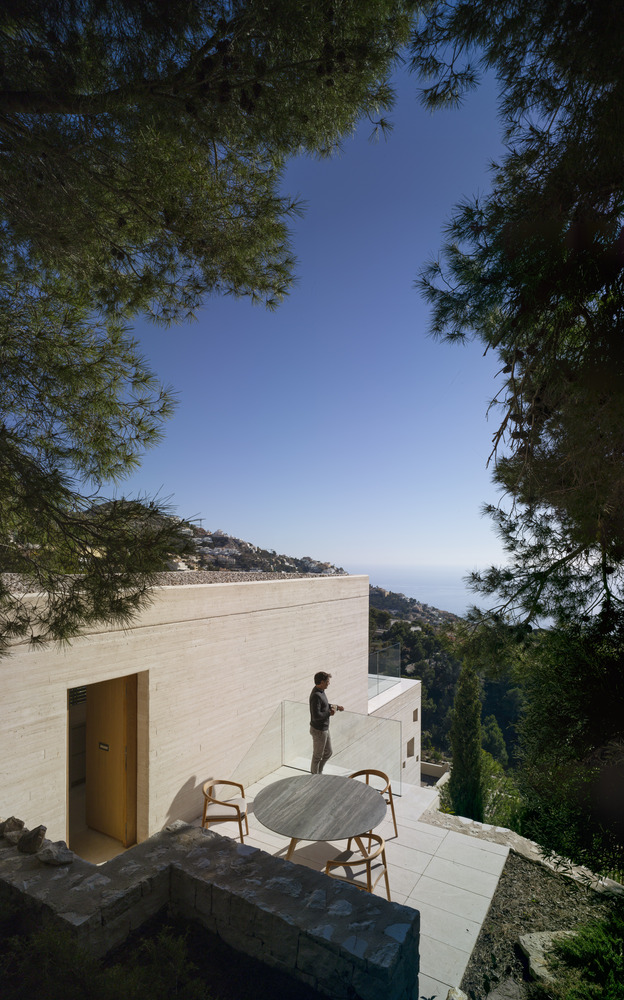 嵌入山体的独特度假屋-33