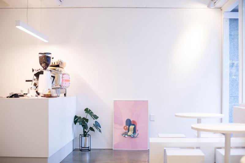 15 平米宠物咖啡厅，简约设计展现温馨氛围-6