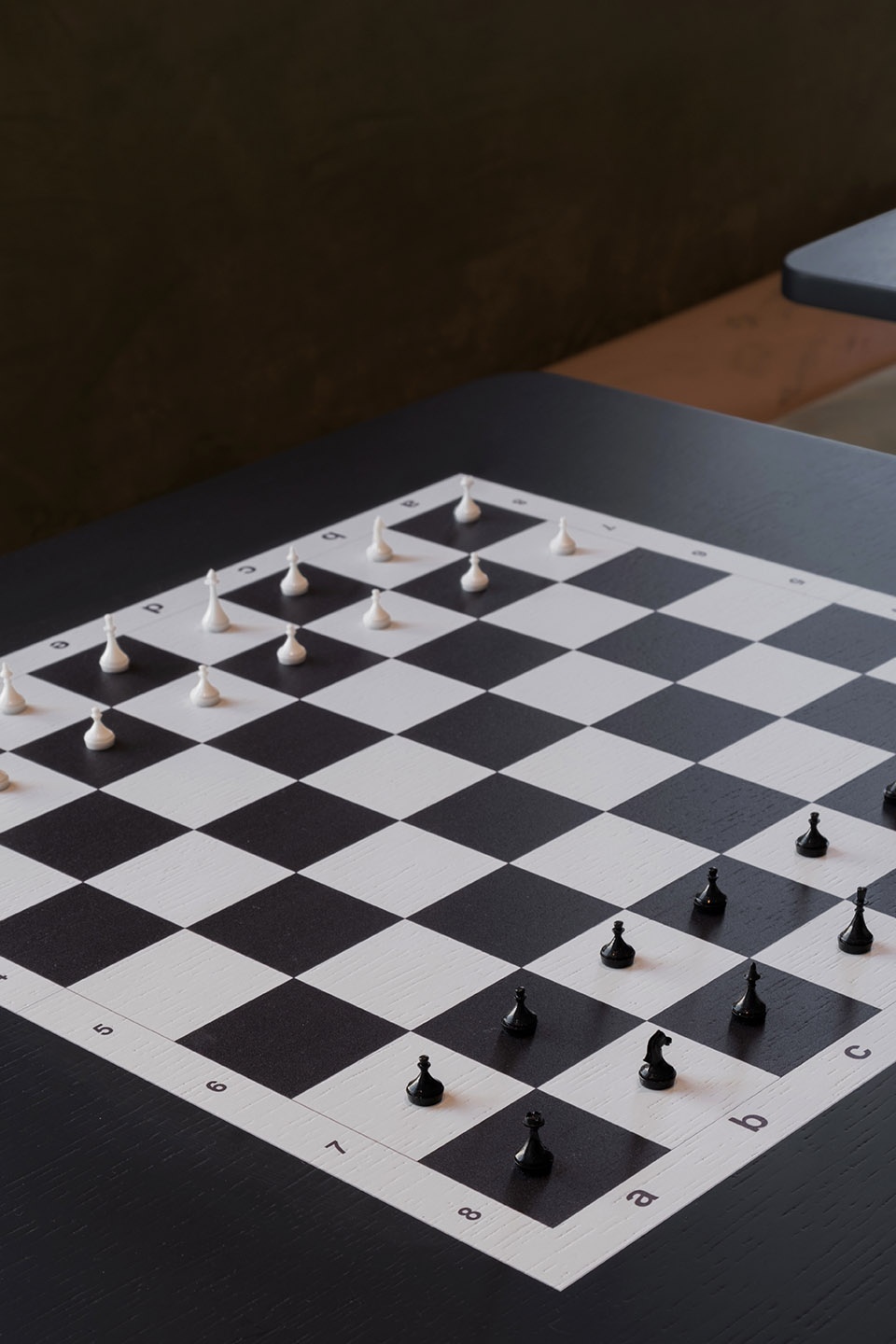 俄罗斯里海边精致咖啡馆，棋盘格与曲线交融的创意设计-31