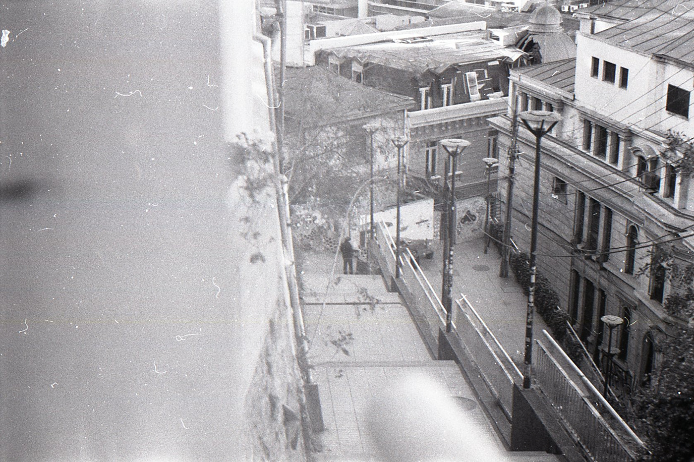 黑白视界中的 Valpoanalógico-9