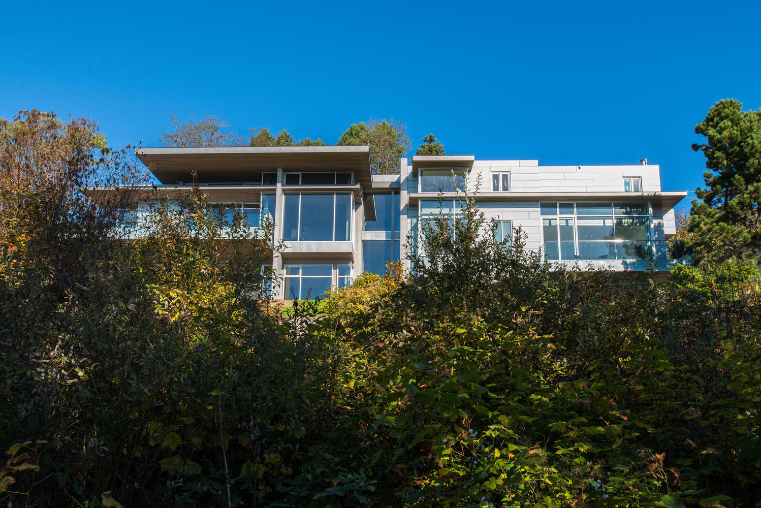 悬崖之上的宁静居所-28