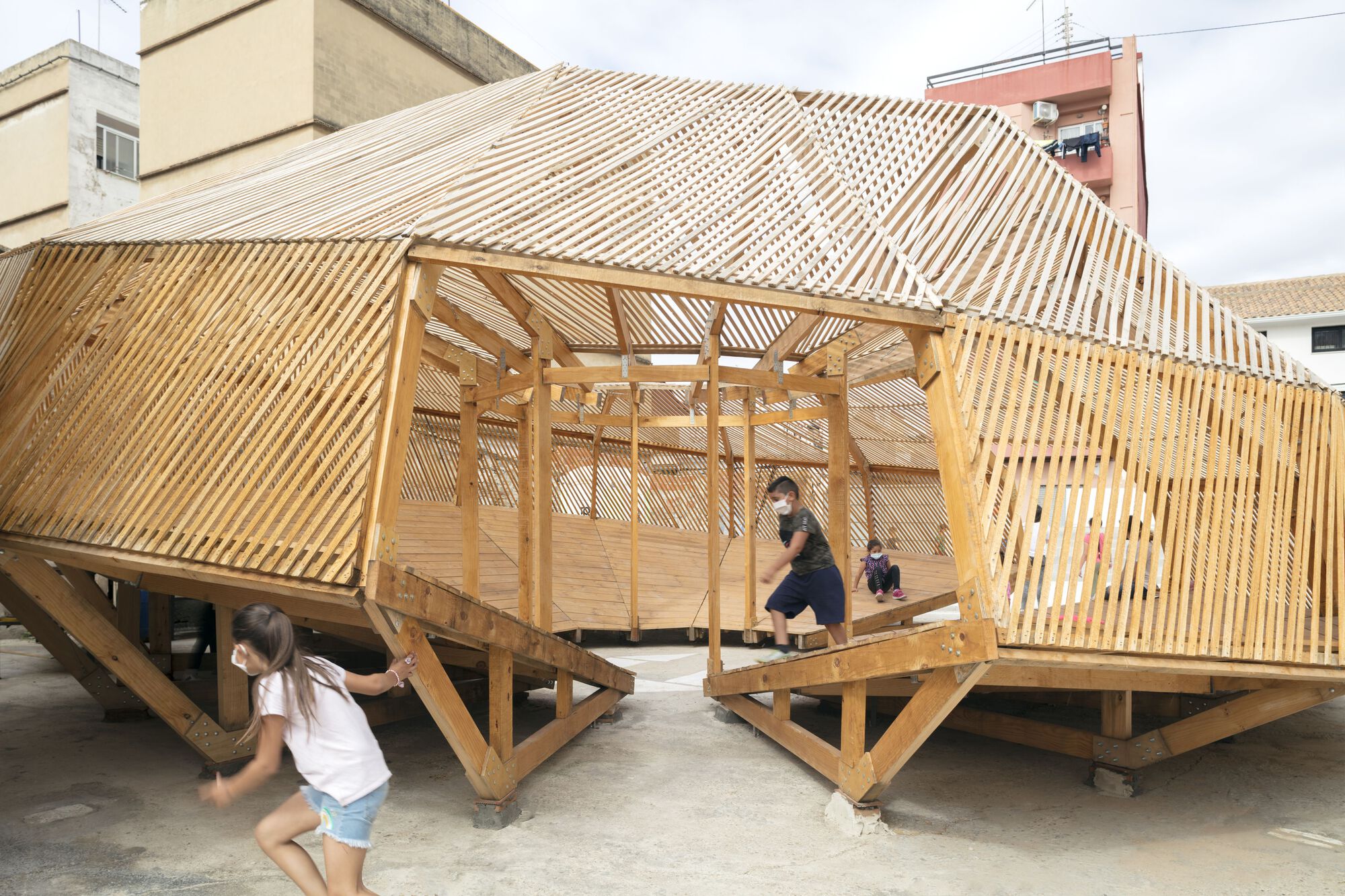 Zona Santiago 户外教室丨西班牙丨Bernat Ivars + Mixuro-12