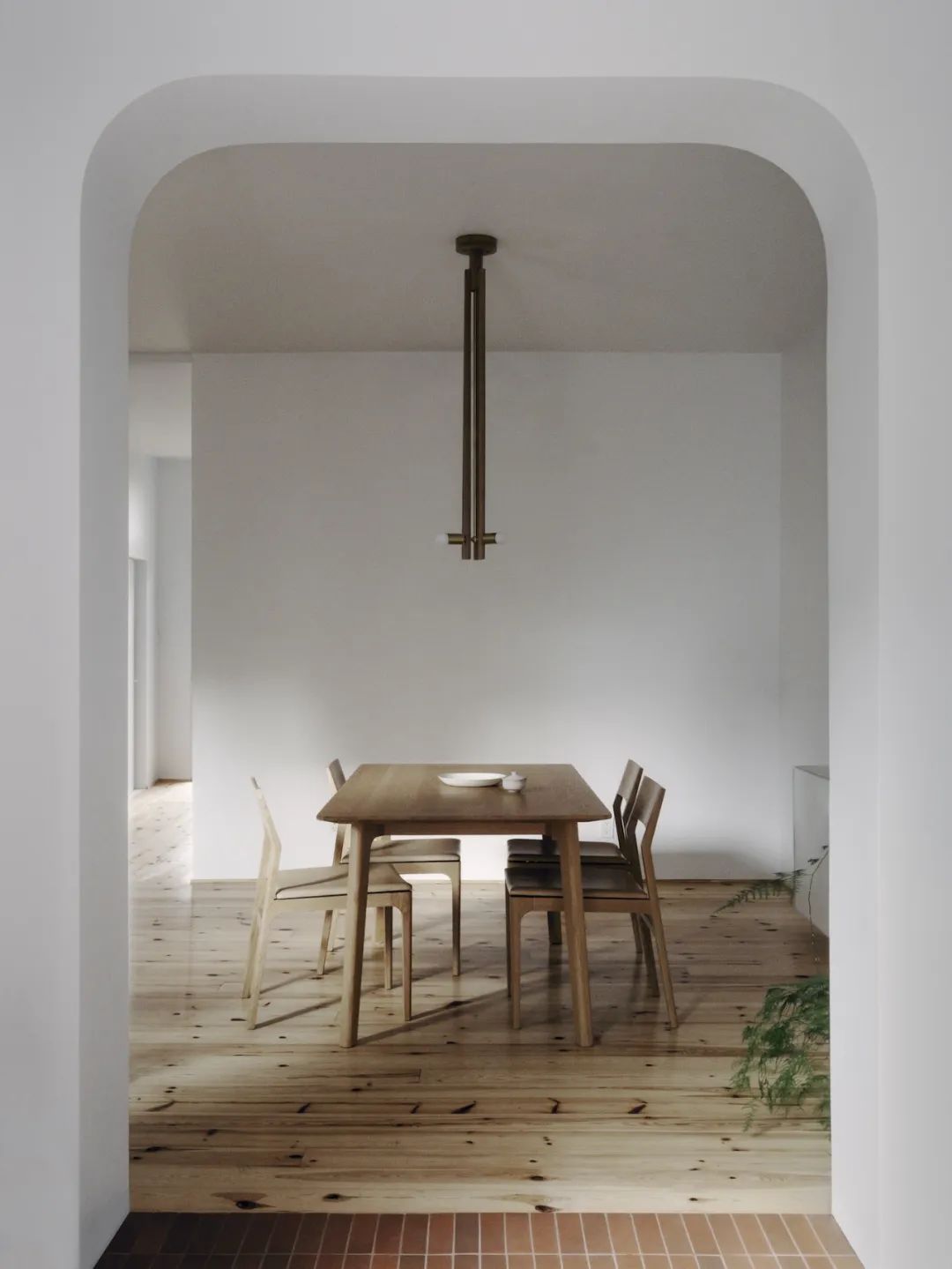 加拿大蒙特利尔 Waverly Residence 公寓，极简厨房模糊室内外生活-5