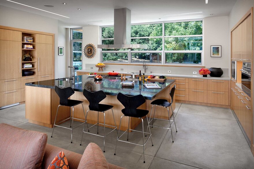 Sonoma Single Family House with a Seamless Transition from Inside to Out-15