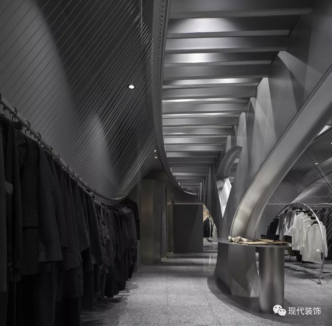 叶梹室内设计 | 充满现代感与未来感的服装体验店！-45