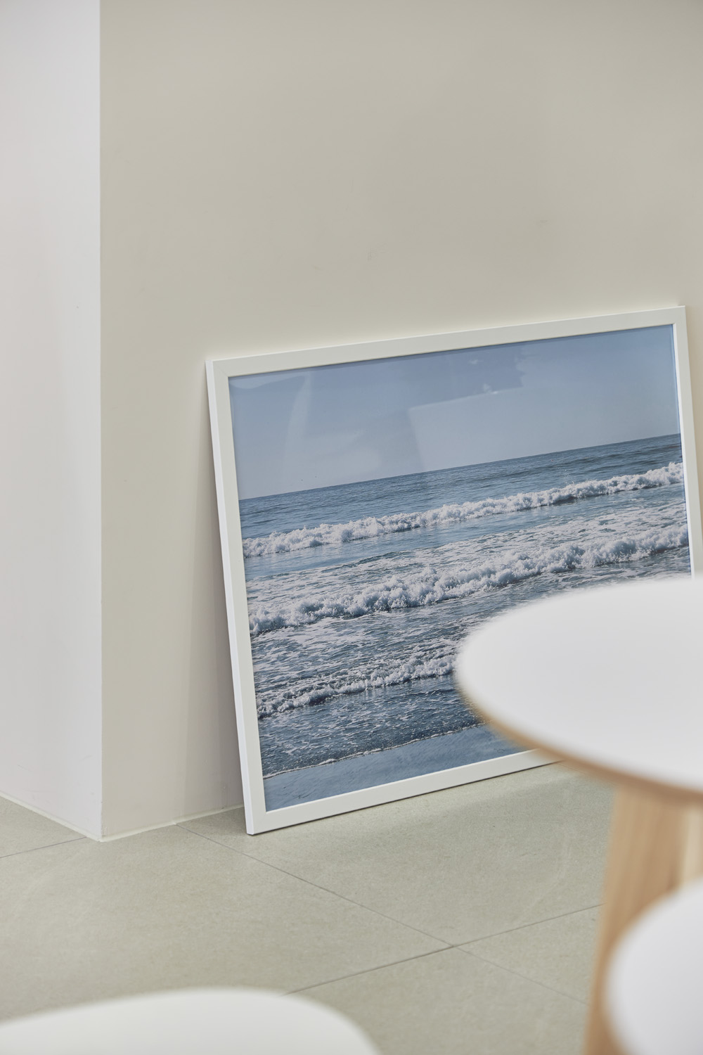 明亮氛围的 22 平米白色与木色调餐厅-11